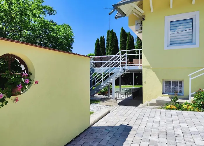 Szandra Apartmanház